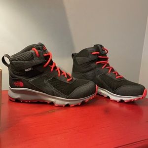Youth North Face Hiker 11 Mid Top Waterproof Hiking Boot. Black/Red Size 6